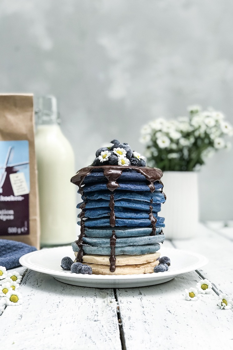 Des crêpes à la spiruline bleue